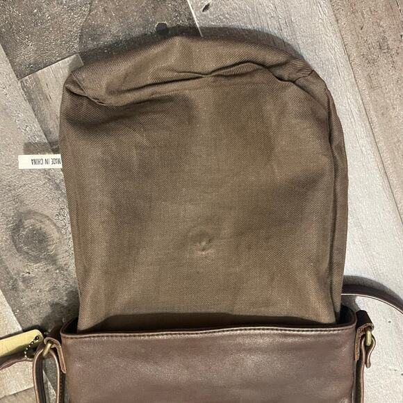 Ellington Vintage Leather Adjustable Strap Crossbody Bag Unisex Dark Brown - Picture 11 of 14